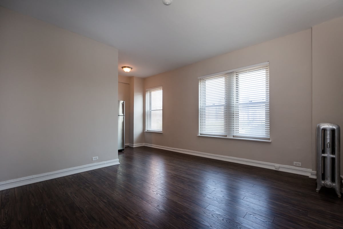 uchicago university of chicago roommate matching living room renovated remodeled hyde park chicago apartment apartment with elevator furnished apartment pet friendly apartments in Hyde Park